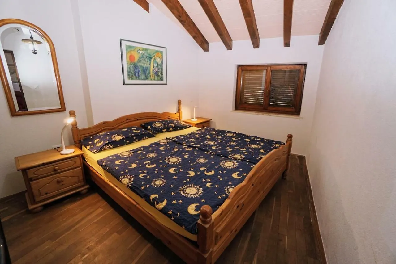 Villa Ana Savudrija 3*,